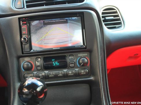 Used 2001 Chevrolet Corvette Convertible w/ Preferred Equipment Group2 RWD image 28