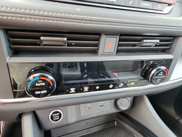 Used 2023 Nissan Rogue SV AWD/4WD image 16