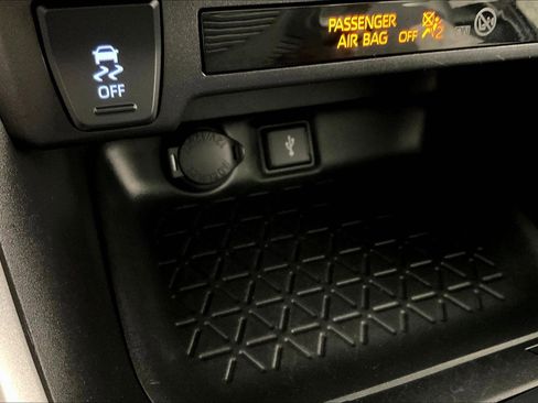 Used 2022 Toyota RAV4 XLE w/ Convenience Package AWD/4WD image 16