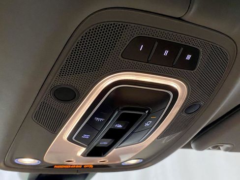 Used 2018 Bentley Bentayga AWD/4WD image 19