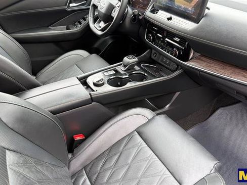 Used 2025 Nissan Rogue Platinum w/ Platinum Premium Package AWD/4WD image 19