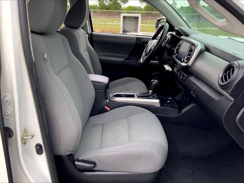 Used 2020 Toyota Tacoma SR5 image 9