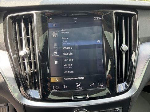 Used 2020 Volvo V60 T5 Cross Country AWD/4WD image 23