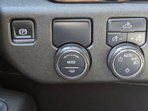 Used 2025 Chevrolet Silverado 1500 LT image 25