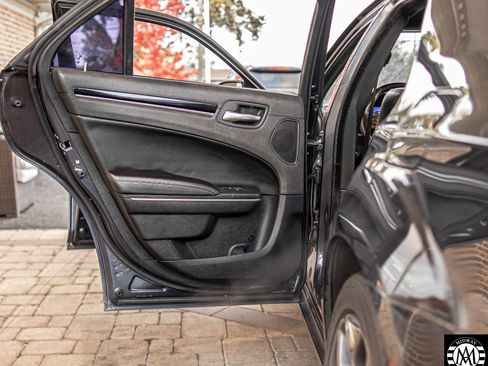 Used 2017 Chrysler 300 S image 33