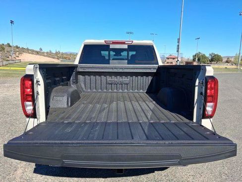New 2026 GMC Sierra 1500 SLE w/ X31 Off-Road Package AWD/4WD image 13