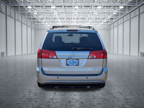 Used 2005 Toyota Sienna XLE Limited FWD image 4