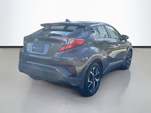 Used 2018 Toyota C-HR XLE image 3