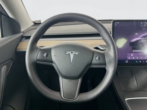 Used 2022 Tesla Model Y Long Range image 17