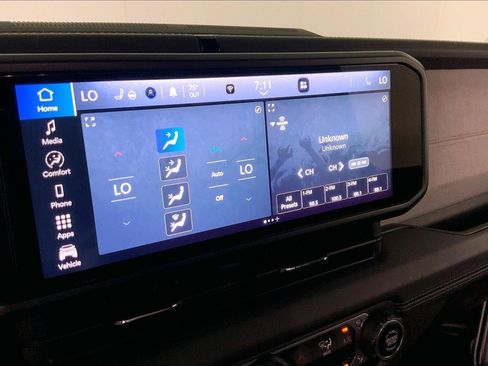 Used 2024 Jeep Wrangler Unlimited Sahara AWD/4WD image 6
