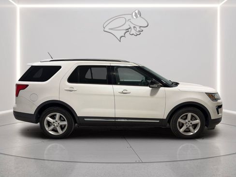 Used 2018 Ford Explorer XLT w/ Equipment Group 202A FWD image 6