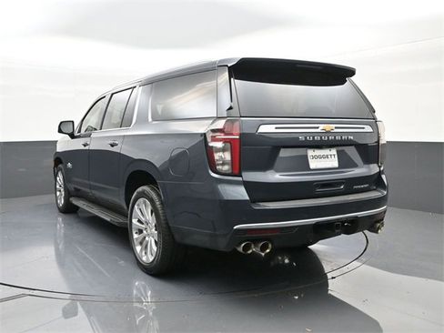 Used 2021 Chevrolet Suburban Premier w/ Premium Package image 8