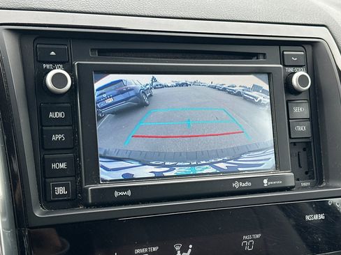 Used 2018 Toyota Sequoia Platinum image 21