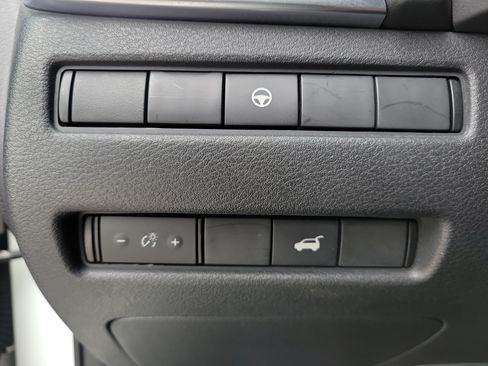 Certified 2021 Nissan Rogue SV w/ Premium Package FWD image 31
