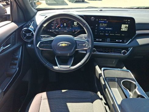 Used 2025 Chevrolet Equinox LT AWD/4WD image 11