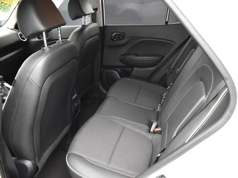 Used 2024 Hyundai Venue Limited FWD image 15