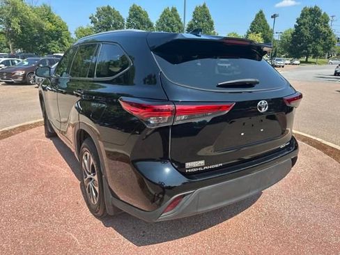 Used 2022 Toyota Highlander XLE image 3