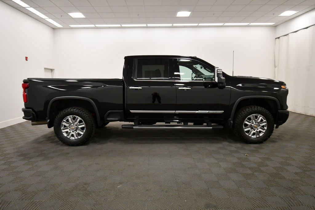 Used 2024 Chevrolet Silverado 3500 High Country w/ High Country Premium Package AWD/4WD image 9