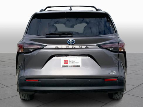 Used 2024 Toyota Sienna XLE image 4