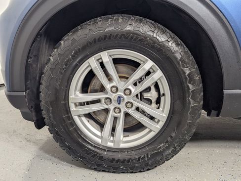 Used 2020 Ford Explorer XLT image 11