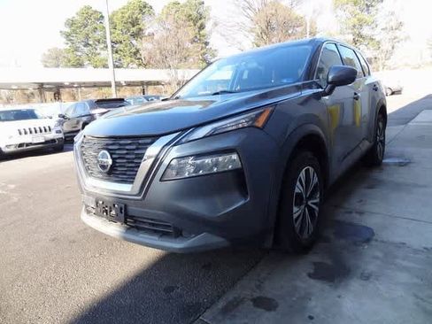 Used 2021 Nissan Rogue SV image 1