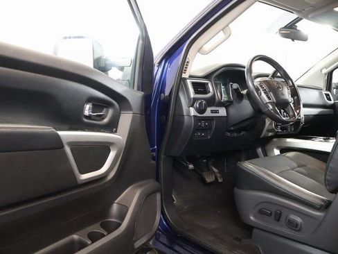 Used 2018 Nissan Titan PRO-4X image 7