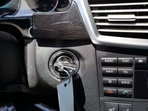 Used 2010 Mercedes-Benz E 550 Sedan image 18