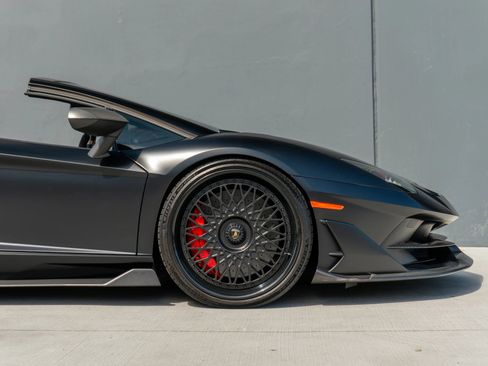 Used 2020 Lamborghini Aventador SVJ AWD/4WD image 43