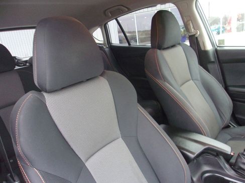 Used 2021 Subaru Crosstrek 2.0i Premium image 11