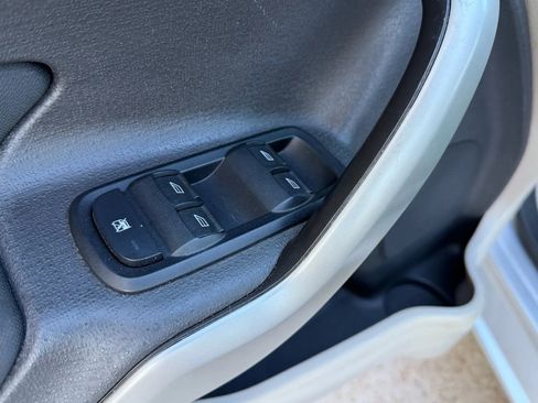 Used 2012 Ford Fiesta SE image 9