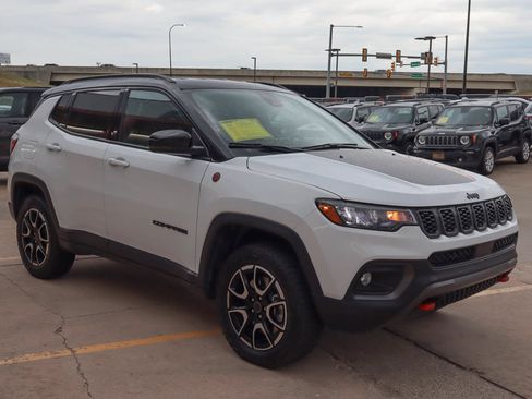 Used 2026 Jeep Compass Trailhawk AWD/4WD image 4