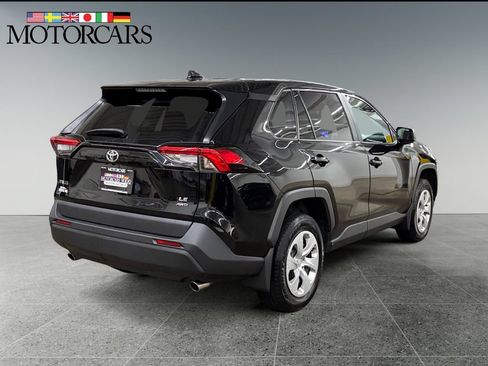 Used 2024 Toyota RAV4 LE AWD/4WD image 3