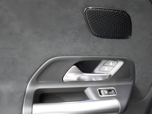 Used 2025 Mercedes-Benz GLA 250 image 32