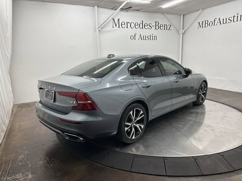 Used 2019 Volvo S60 T6 R-Design image 7