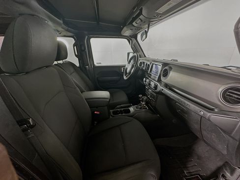 Used 2018 Jeep Wrangler Unlimited Sport S AWD/4WD image 28
