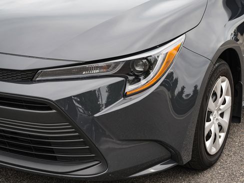 Used 2025 Toyota Corolla LE FWD image 6