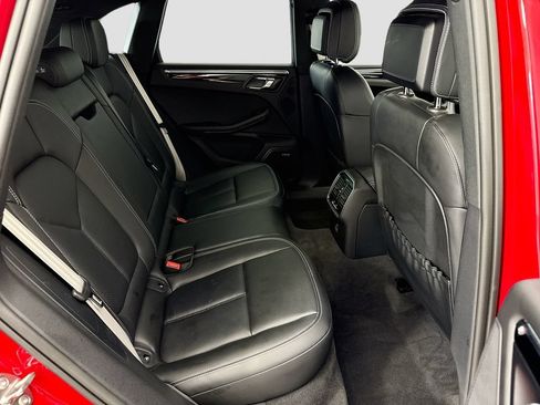 Certified 2025 Porsche Macan AWD/4WD image 22