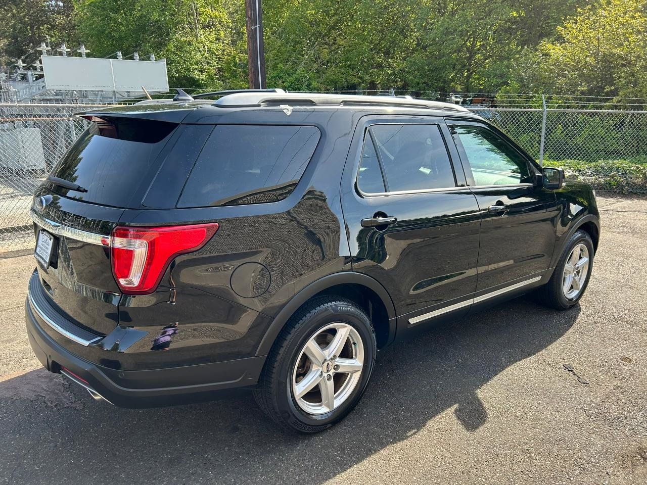 Used 2018 Ford Explorer XLT w/ Equipment Group 202A FWD image 5