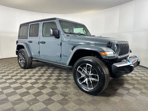 Used 2024 Jeep Wrangler Unlimited w/ Convenience Group image 2