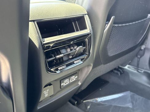 New 2025 Jeep Grand Cherokee Altitude image 30