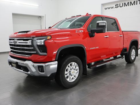 Used 2024 Chevrolet Silverado 2500 LTZ w/ LTZ Plus Package AWD/4WD image 7