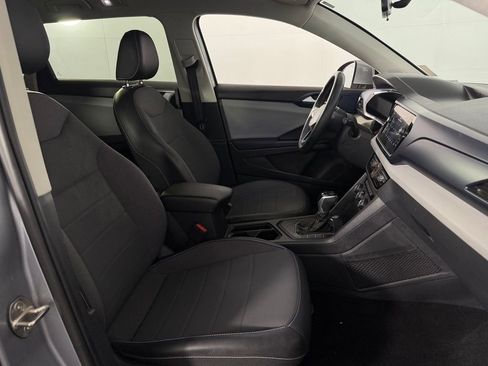 Used 2022 Volkswagen Taos SE w/ Panoramic Sunroof Package image 32