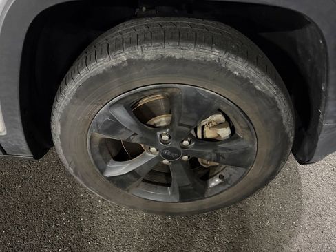 Used 2018 Jeep Cherokee Limited w/ Technology Group image 10