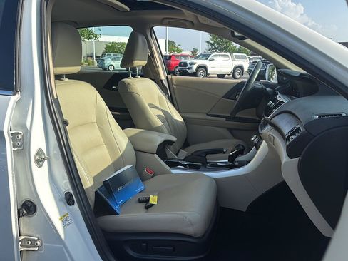 Used 2015 Honda Accord Touring image 16