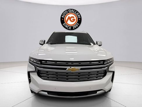 Used 2023 Chevrolet Suburban Premier RWD image 2