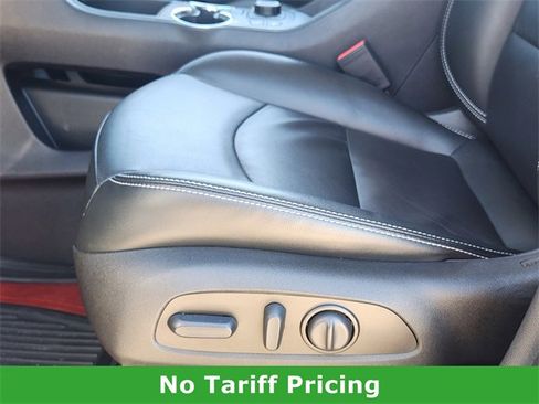 Used 2022 GMC Terrain SLT w/ Tech Package image 22