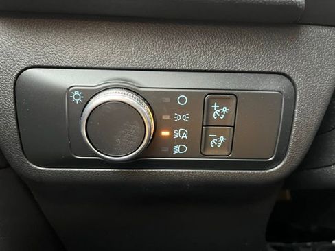 Used 2020 Ford Escape SE image 17