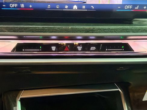 New 2026 BMW 750e xDrive image 31