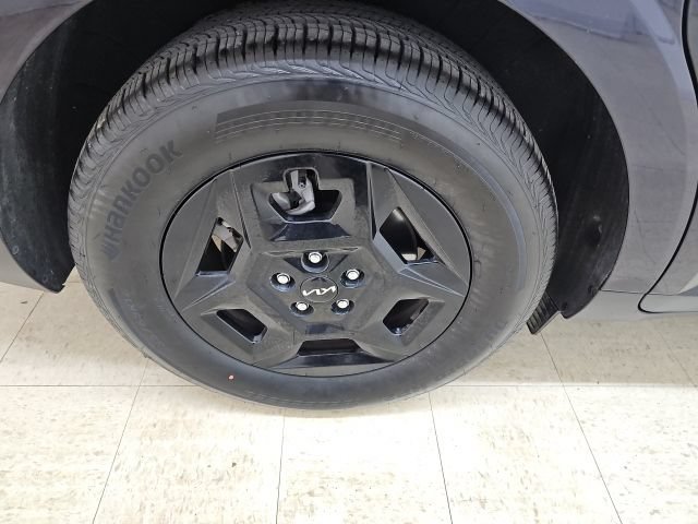 Used 2025 Kia Carnival FWD image 23