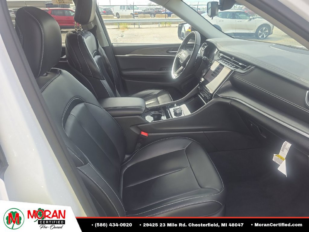 Used 2023 Jeep Grand Cherokee L Limited AWD/4WD image 10